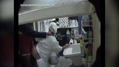 Motoboy di navbera radestkirinê de li restorantê bi jina paqijiyê re seksê dike