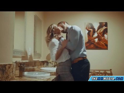 ❤️ Gava ku blondeyek busty we di nav hewşek gelemperî de dixapîne ❤️ Porno fb li ku.xsexshop.ru